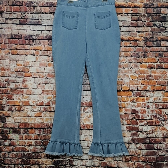 NWT ~ CUPCAKES & CASHMERE Ruffled Frayed Hem Jeans - Picture 2 of 9